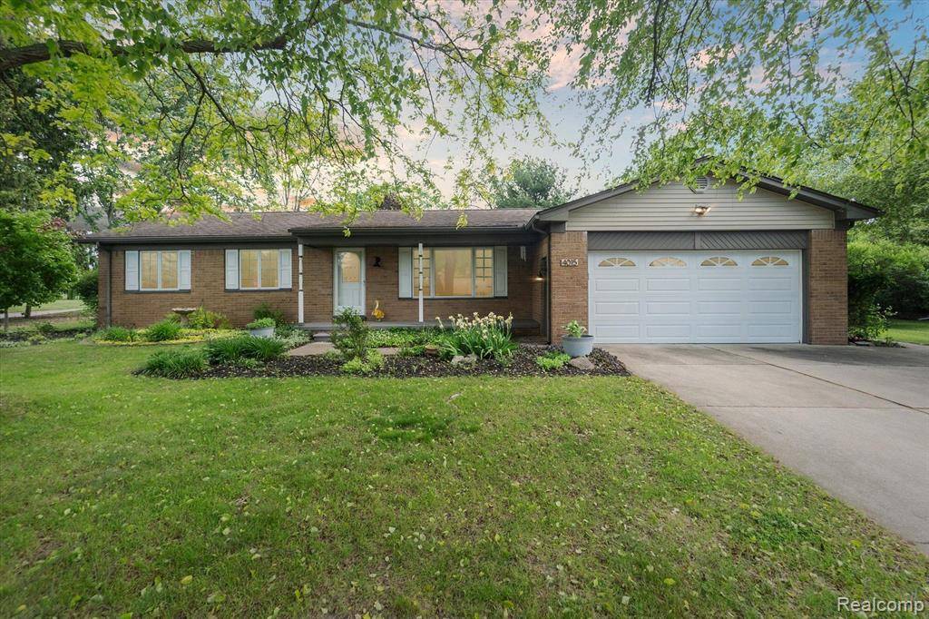 4015 VILLAGE Square, Brighton Twp, MI 48114
