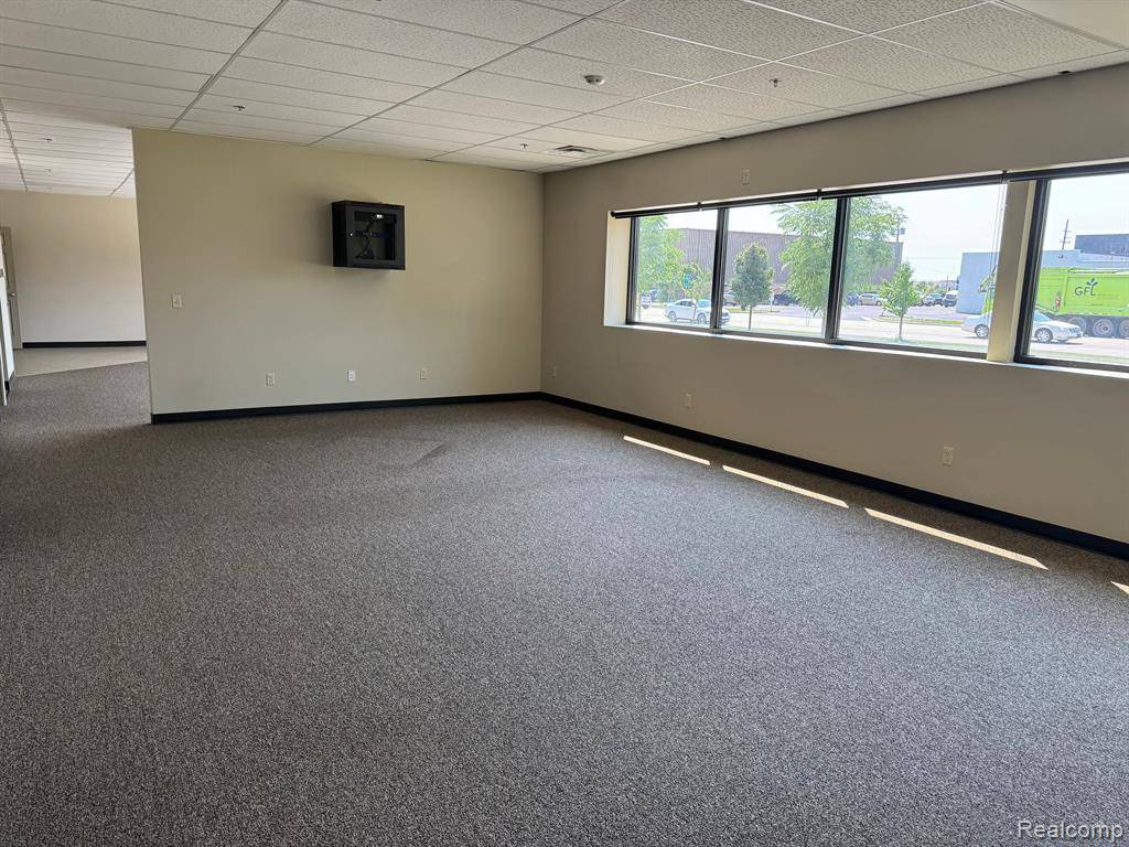 Auburn Hills, MI 48326,2181 E WALTON Boulevard