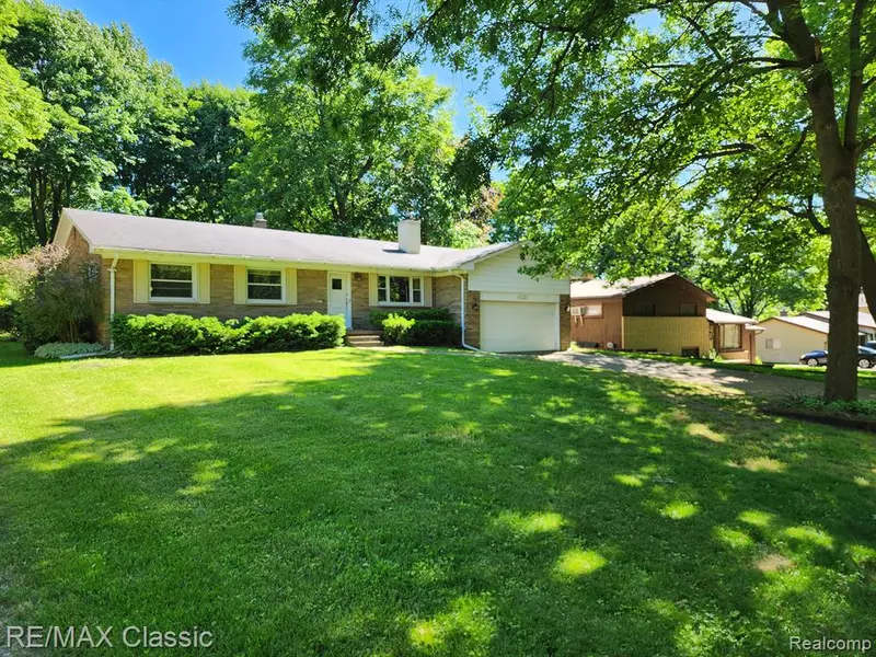 4121 EDMORE Road, Waterford Twp, MI 48329