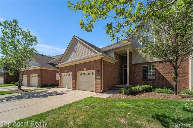 29347 Woodpark Circle, Warren, MI 48092