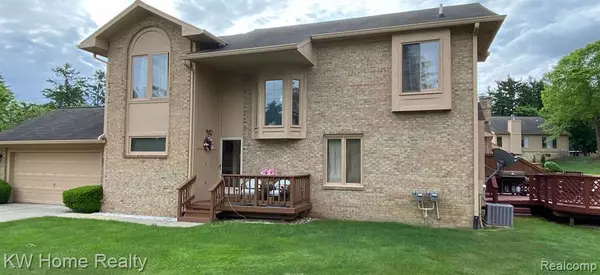 35375 BLUE SPRUCE Drive, Farmington Hills, MI 48335