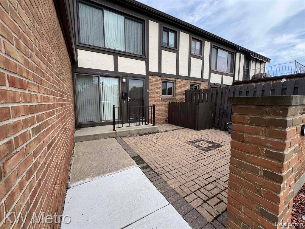 505 COUNTRY CLUB Drive, St. Clair Shores, MI 48082