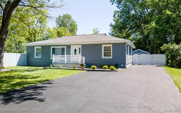 2879 CORINTHIA Drive, Rochester Hills, MI 48309