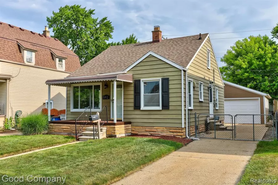 592 HAMATA Avenue, Hazel Park, MI 48030