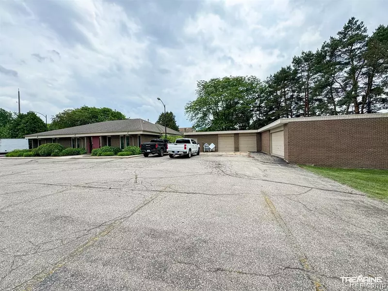 4020 HAMMERBERG Road, Flint, MI 48507