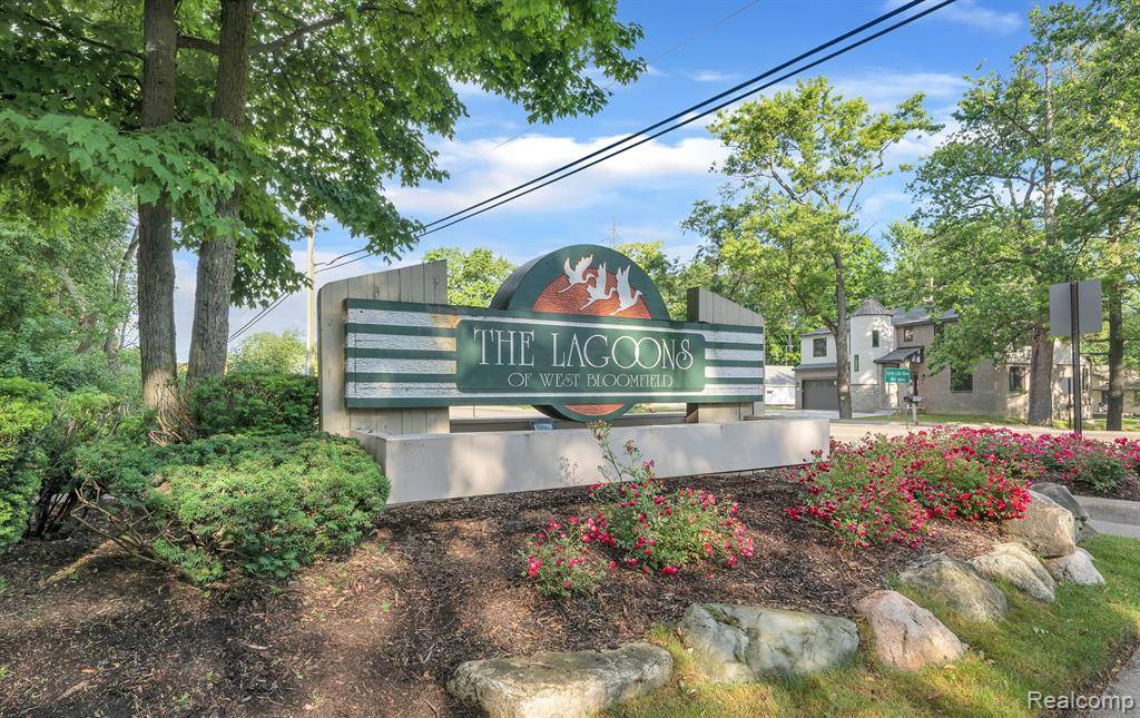 5039 LAGOONS Circle S, West Bloomfield Twp, MI 48323