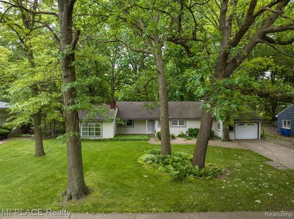 28096 ROAN Drive, Warren, MI 48093