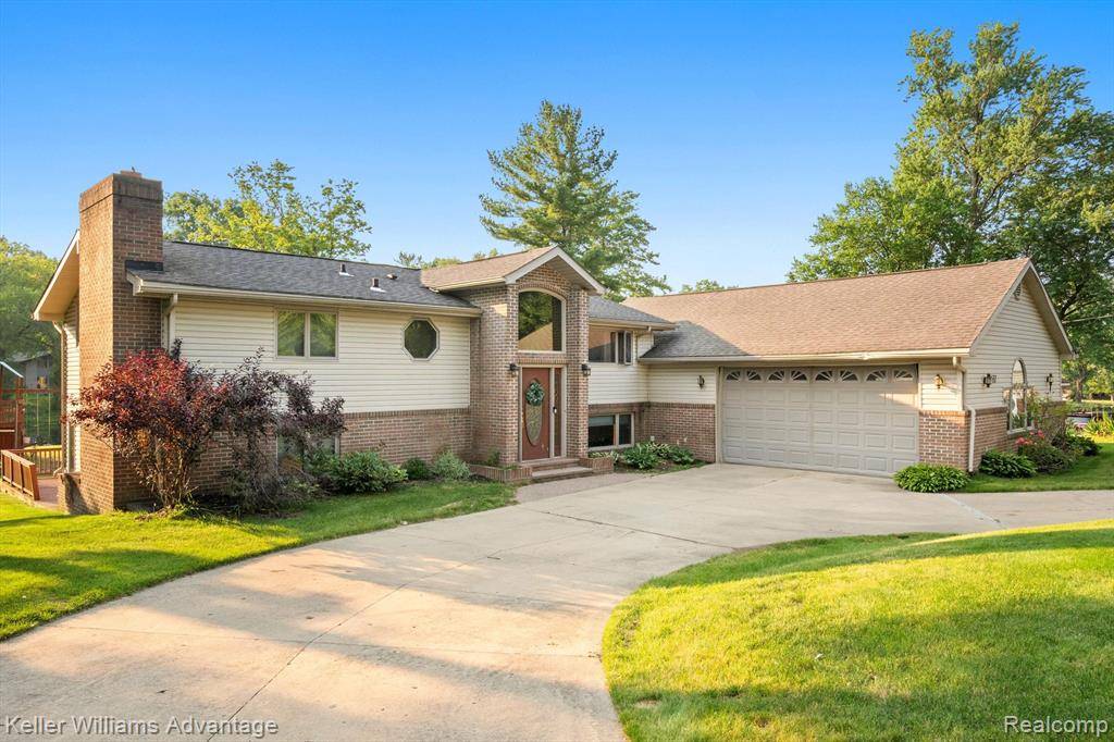 29632 POND RIDGE Road, Farmington Hills, MI 48334