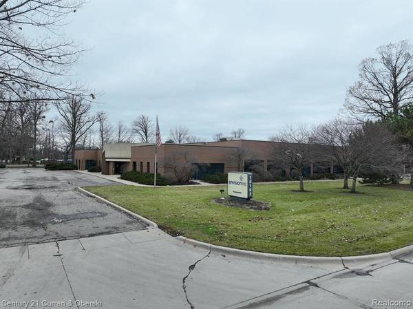 15162 S COMMERCE Drive, Dearborn, MI 48120