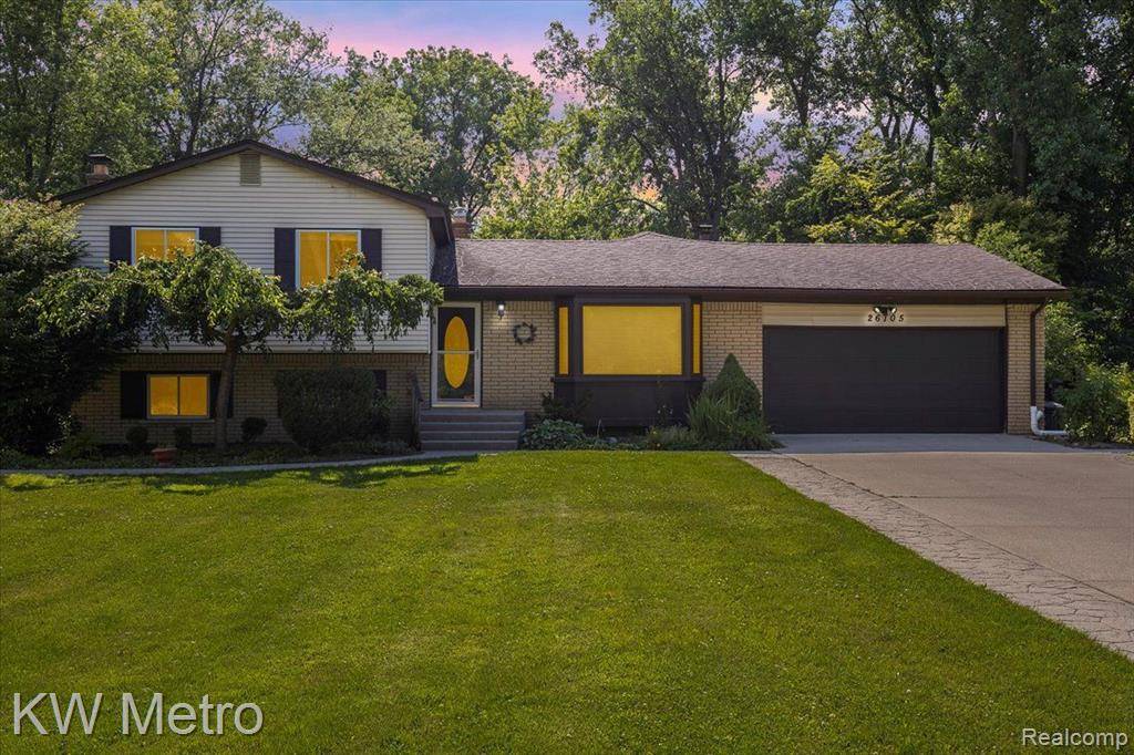 26105 LA MUERA Street, Farmington Hills, MI 48334