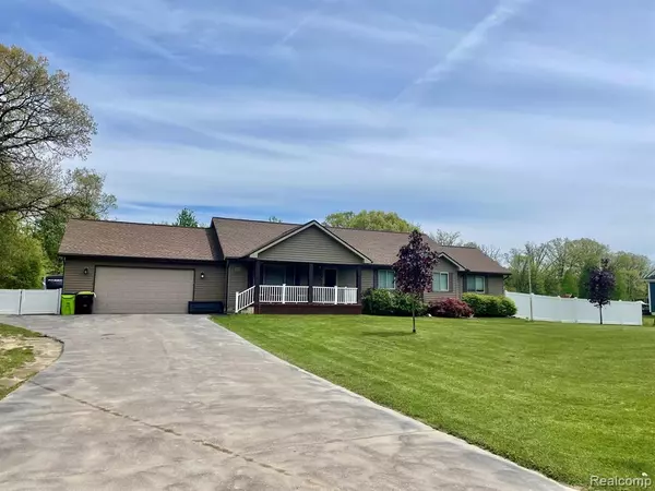 815 SUGDEN LAKE Road, White Lake, MI 48386