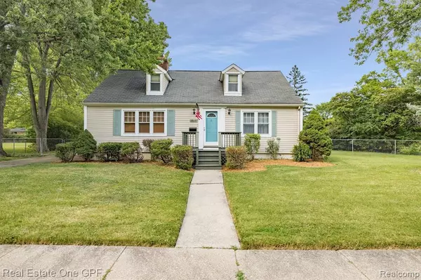 Harper Woods, MI 48225,19035 HUNTINGTON Avenue