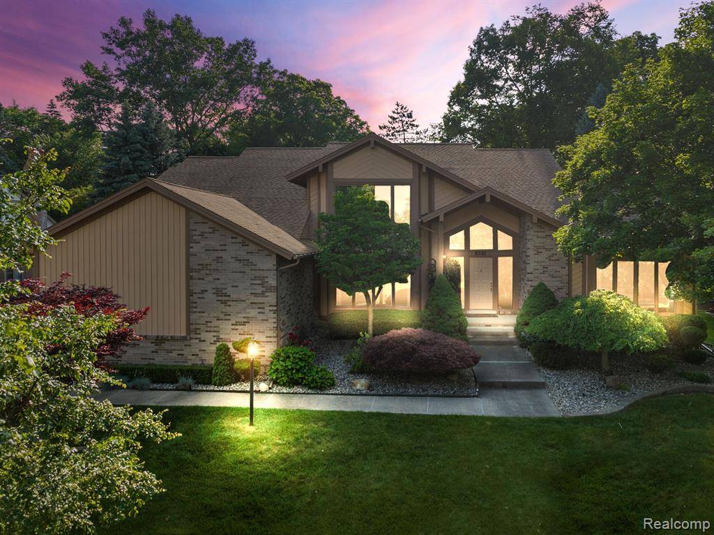 6385 SHAGBARK Drive,  Troy,  MI 48098