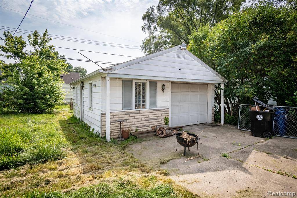 Redford Twp, MI 48240,18690 FOX