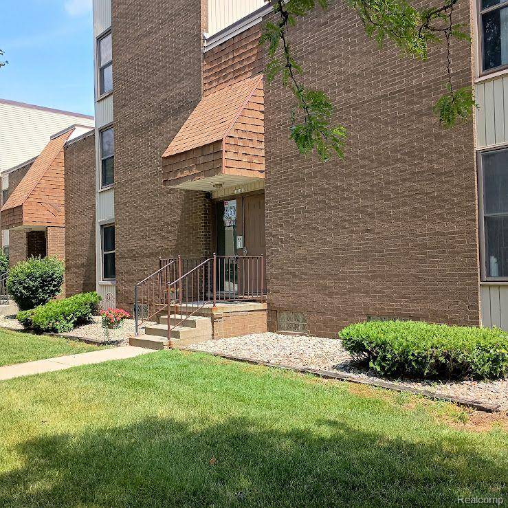 21 DICKINSON Street J,  Mt. Clemens,  MI 48043
