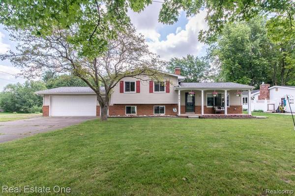 6141 MEADOWWOOD Lane,  Grand Blanc,  MI 48439