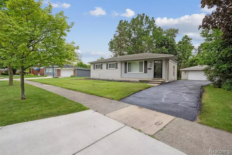 29919 S STOCKTON Drive, Farmington Hills, MI 48336