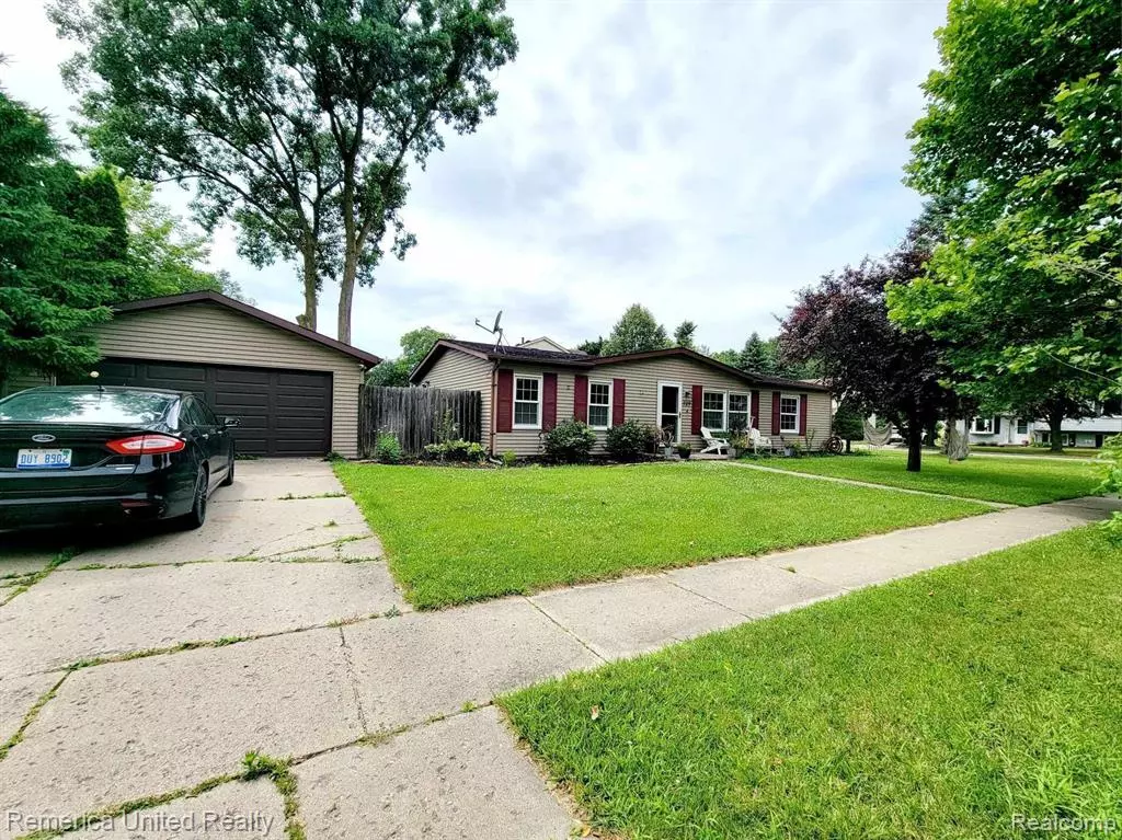 Howell, MI 48843,729 CARDINAL Court