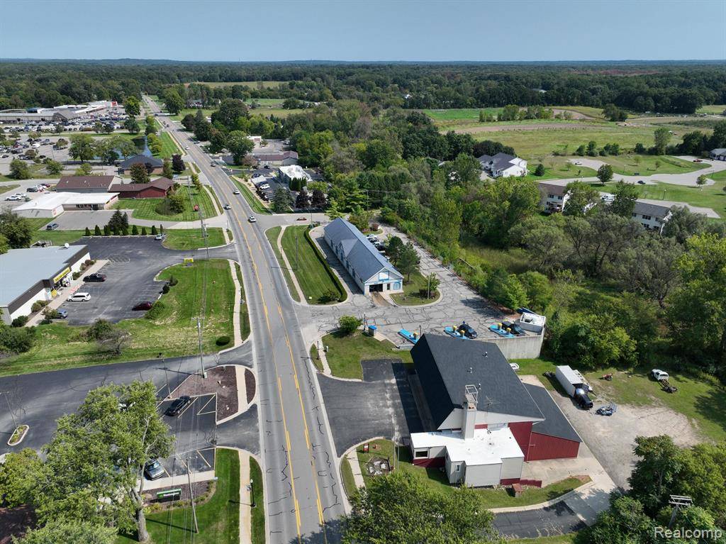 Pinckney Vlg, MI 48169,1066 E M 36