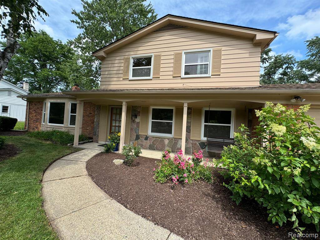 29862 FERNHILL Drive, Farmington Hills, MI 48334