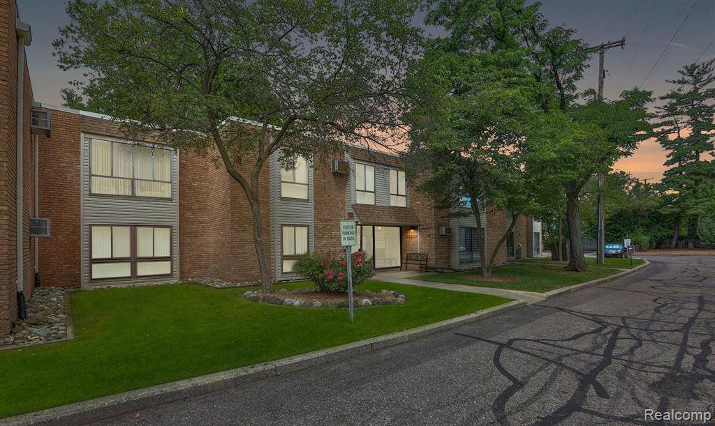 28422 W 8 MILE Road A10,  Farmington Hills,  MI 48336