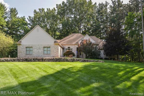 8386 IRONWOOD Drive,  Pinckney,  MI 48169