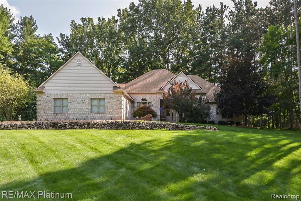 8386 IRONWOOD Drive, Hamburg Twp, MI 48169