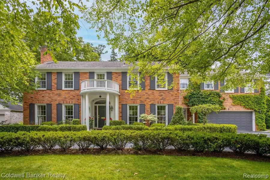 15 Carmel Lane, Grosse Pointe Farms, MI 48236