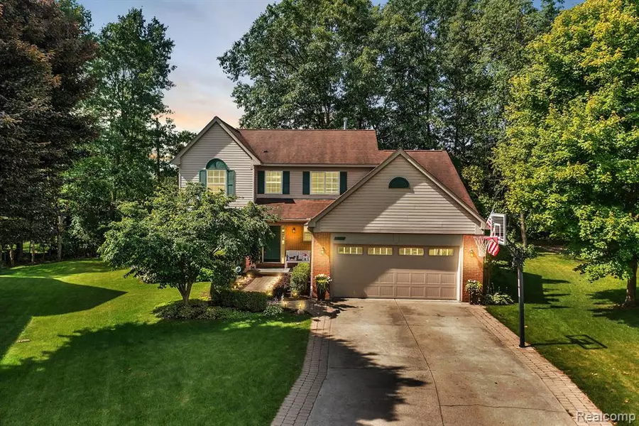 2421 FOREST HILLS Drive, Orion Twp, MI 48359