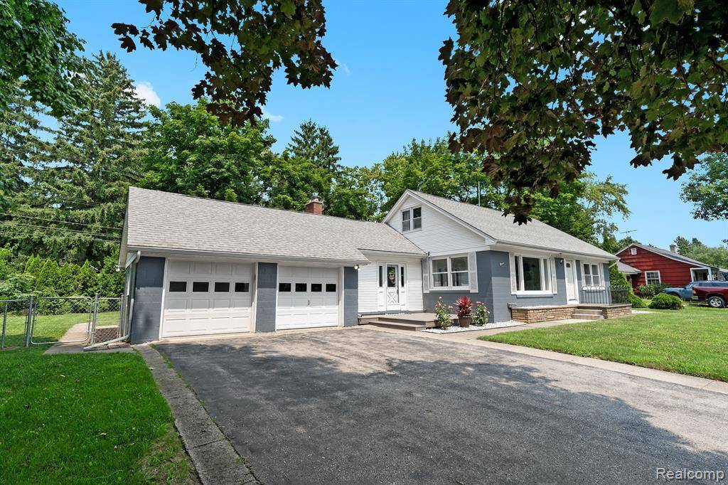 23205 HOLLWEG Street, Armada Vlg, MI 48005