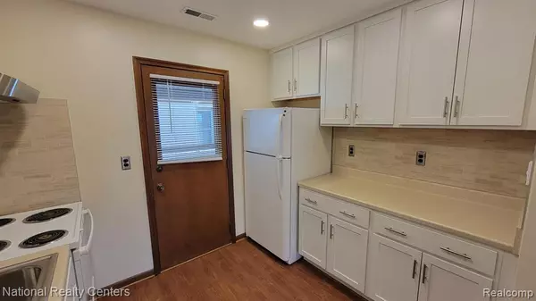 Wyandotte, MI 48192,3255 Van Alstyne Street 6