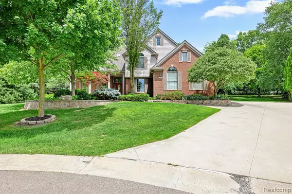 1999 BARRINGTON, Rochester Hills, MI 48306