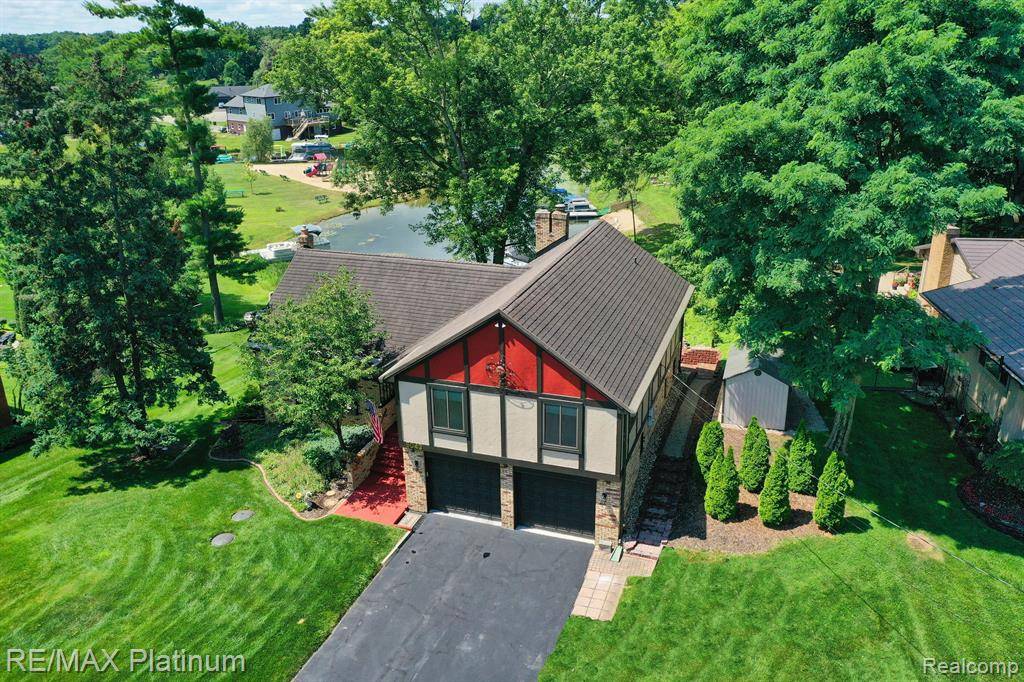 5043 PINETUM Trail, Brighton Twp, MI 48114