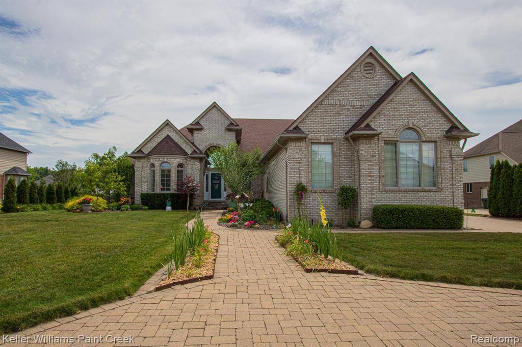 56854 HARTLEY Drive E, Shelby Twp, MI 48316