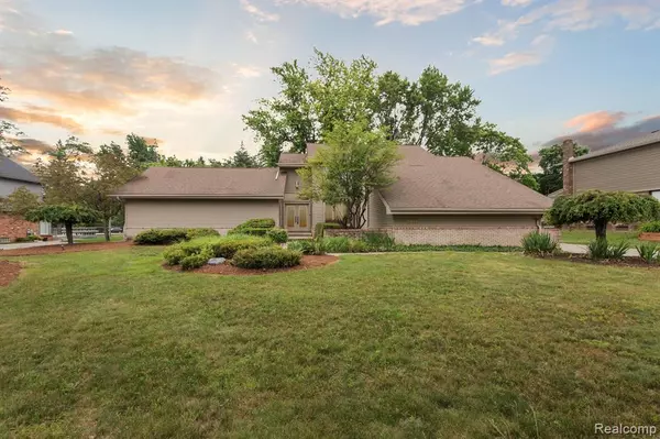 2079 MCINTOSH Drive, Troy, MI 48098