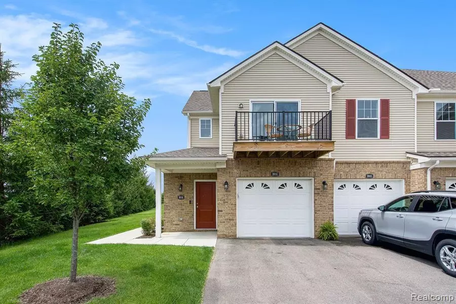 9916 RIDGE RUN Street, Hartland Twp, MI 48855