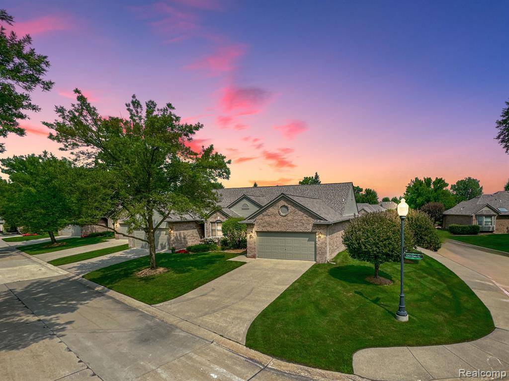 4439 GLENOAKS Court, Warren, MI 48092
