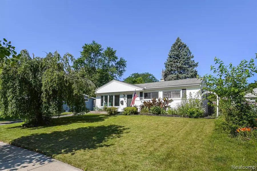 2724 CRANBROOK Road, Ann Arbor, MI 48104