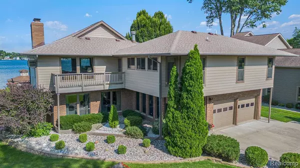 Fenton Twp, MI 48430,12067 TORREY Road