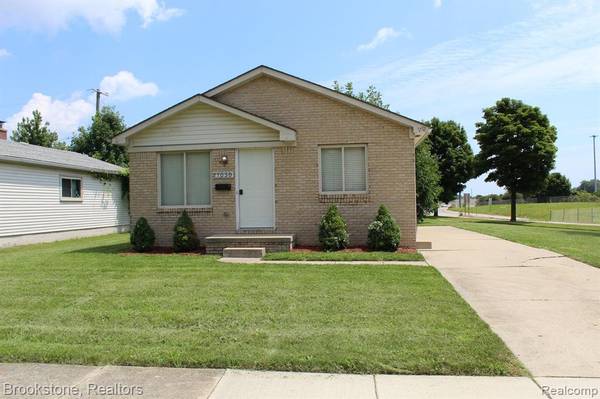 27050 COLLINGWOOD Street, Roseville, MI 48066