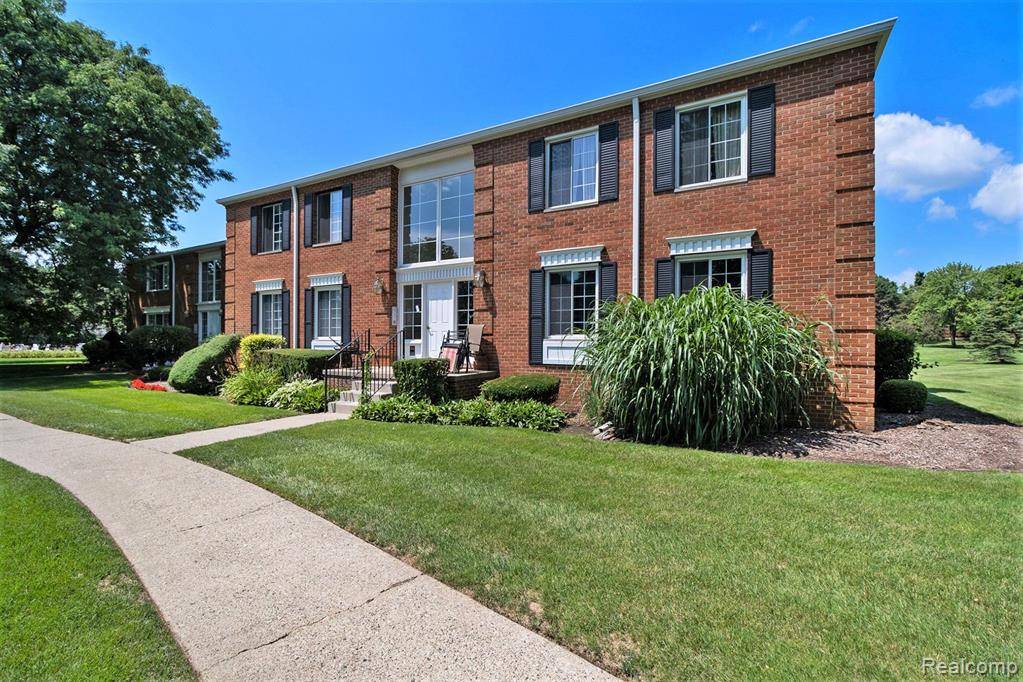 Bloomfield Twp, MI 48304,654 E FOX HILLS Drive