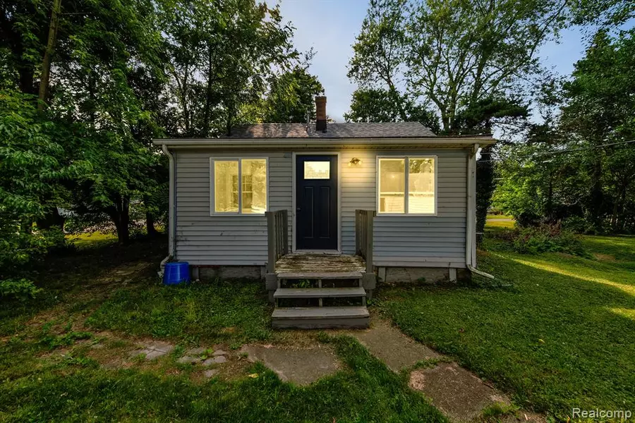 2052 PLEASANTVIEW Street, Frenchtown Twp, MI 48162