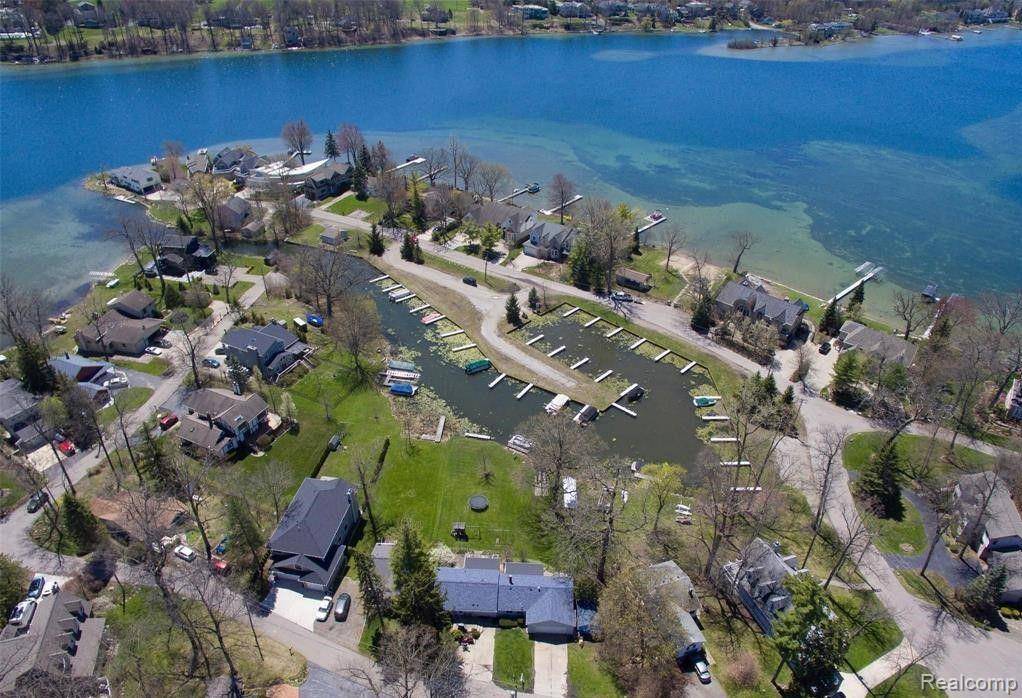 5563 PARK Drive, Orchard Lake Village, MI 48324