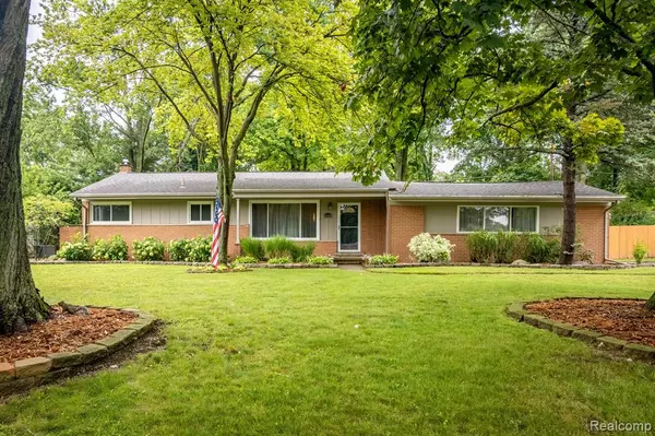 28484 THORNY BRAE Road, Farmington Hills, MI 48331