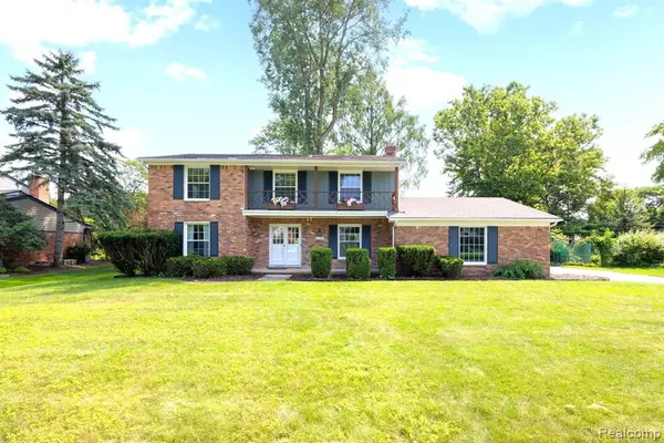 31472 SUNSET Drive, Beverly Hills Vlg, MI 48025