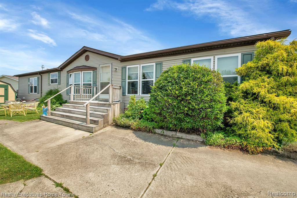 33253  Fern Ct., Lenox Twp, MI 48048