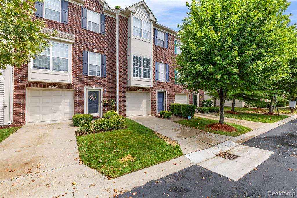 36267 DOMINION Circle, Sterling Heights, MI 48310