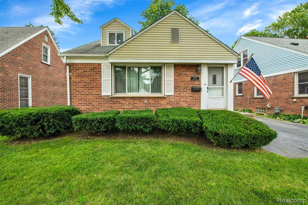 2823 SYRACUSE Street, Dearborn, MI 48124