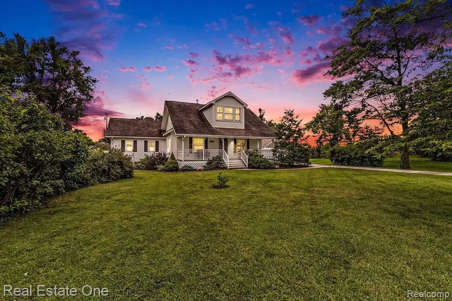 5940 WHITE LAKE Road, White Lake Twp, MI 48383