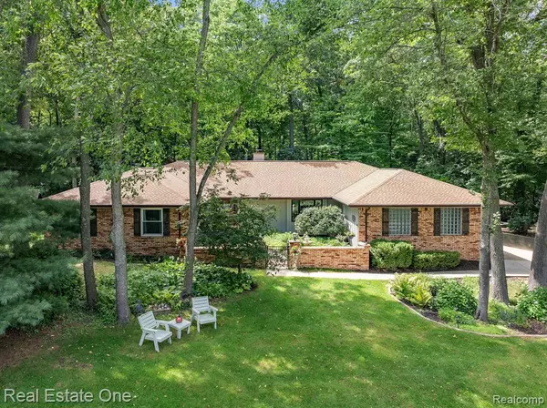 4884 SPLIT RAIL Drive, Brighton Twp, MI 48114